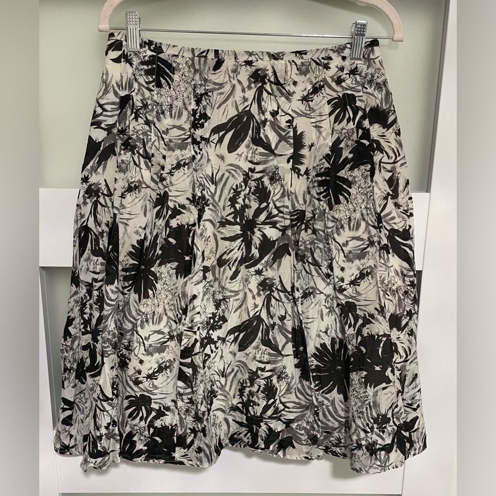 Talbots Black Floral A-Line Knee-Length Skirt SZ 6P EUC